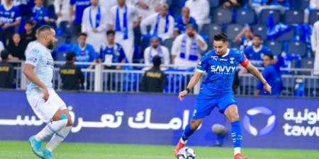 الهلال يكسب الفيحاء ويحافظ على صدارة الدوري