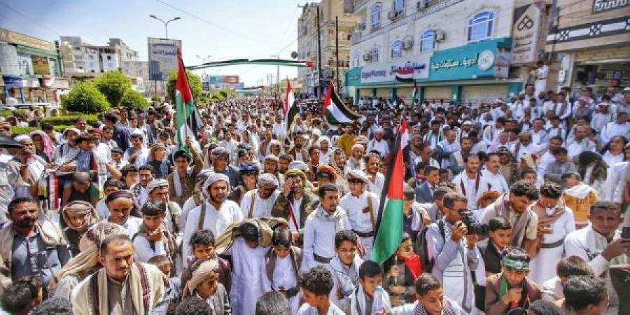 تظاهرات في تعز ومأرب تضامنا مع فلسطين وللمطالبة بوقف العدوان على غزة